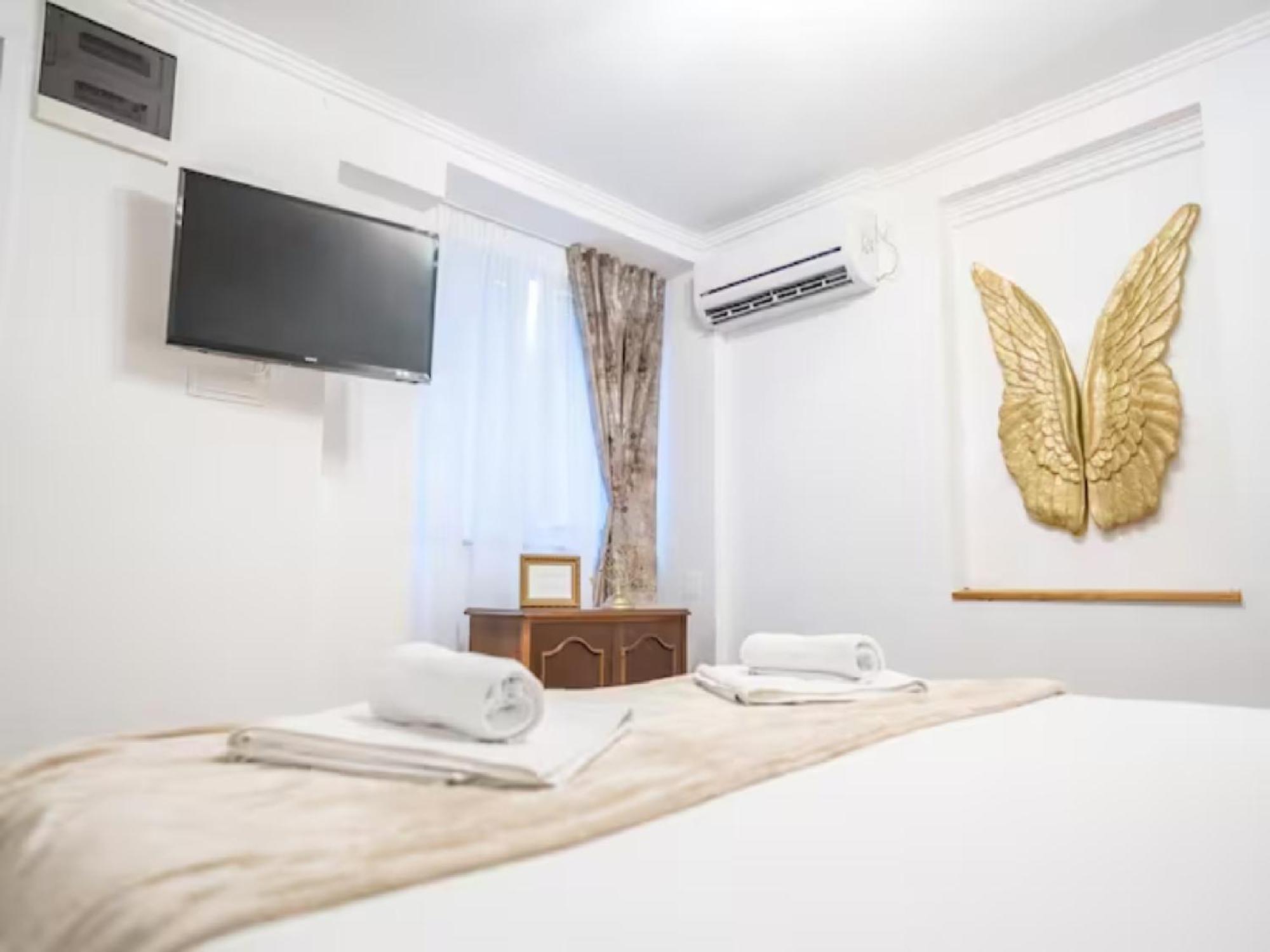 Apartment Art Split Center Room photo